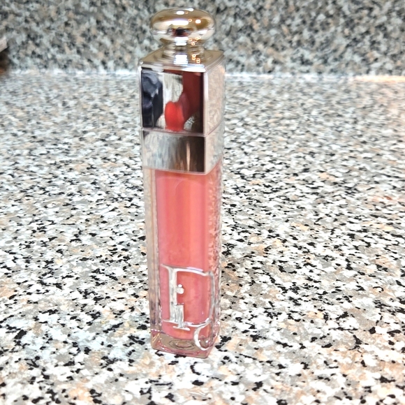 Dior Addict Lip Maximizer Shade is Shimmer Rose Gold 067. - Picture 2 of 6